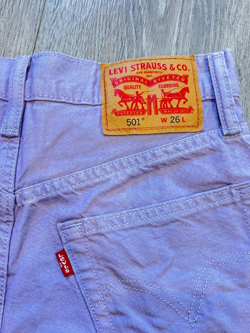 Levis 501 Womens Lavender Purple Denim Shorts Size 26 Mid Rise Pastel Cuffed Y2K - Picture 4 of 13